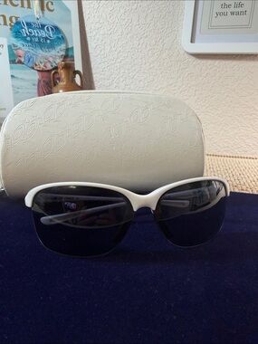 Oakley Unstoppable OO9191-04 White Sunglasses Black Iridium Lens Italy w/ Case